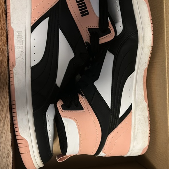 Pumas - Picture 1 of 1